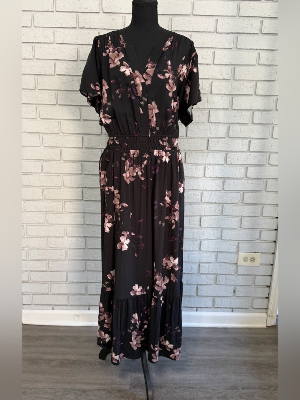 Torrid Floral Maxi Dress Size 2 Women’s Pockets Black